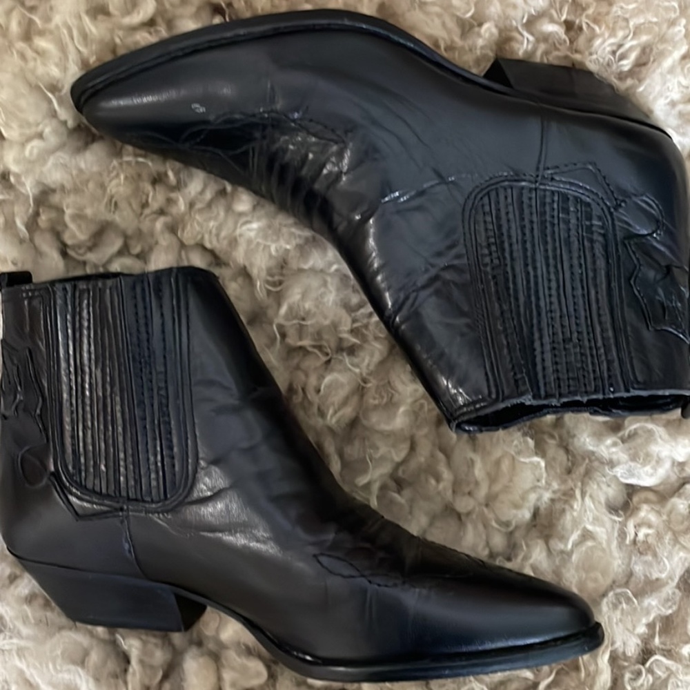 Beautiful Black Leather Ankle Boot